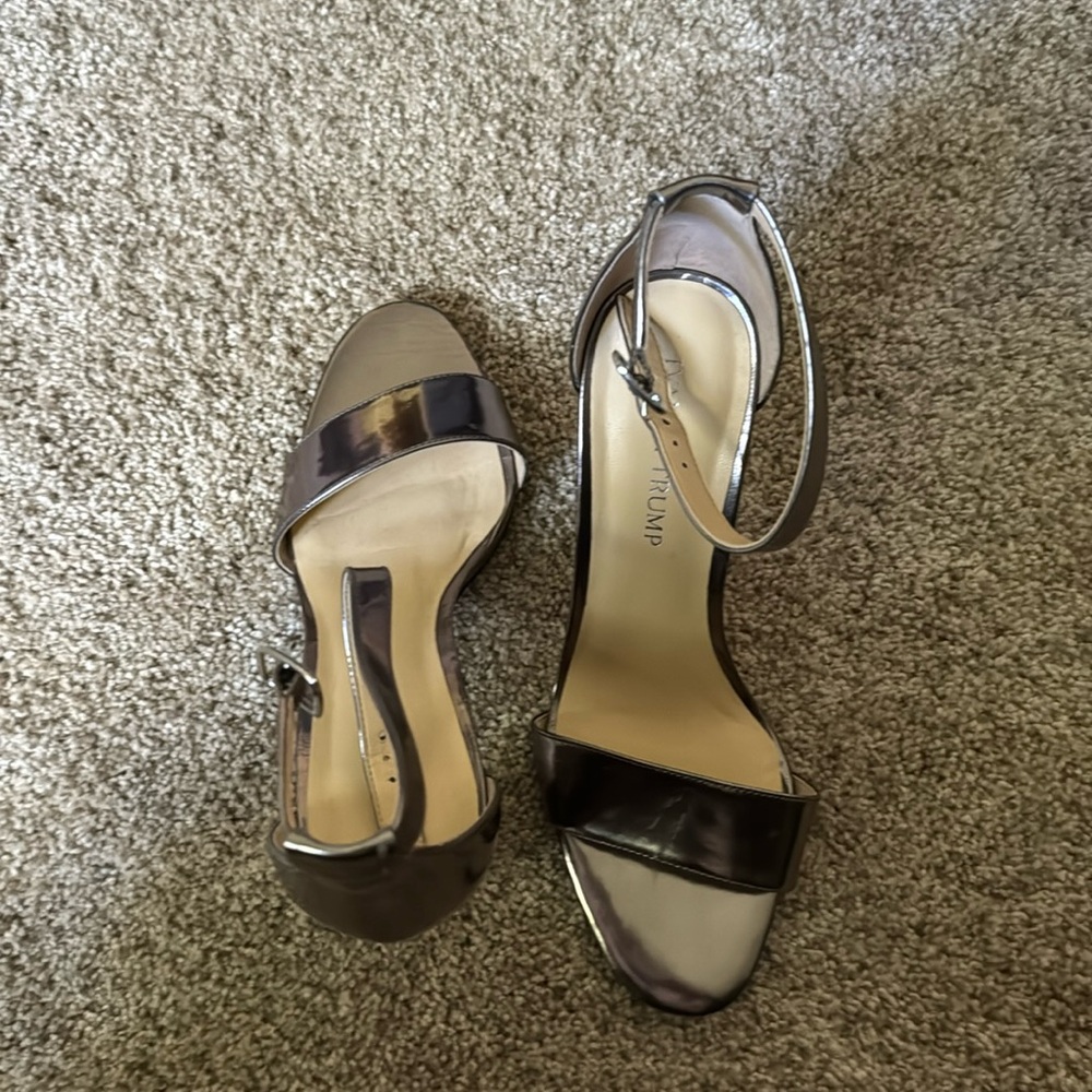 Size 9, Ivanka Trump metallic pumps